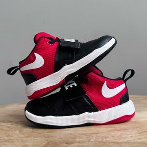 Nike Team Hustle D8 Size 8c Black University Red Basketball Shoes Boy or Girl